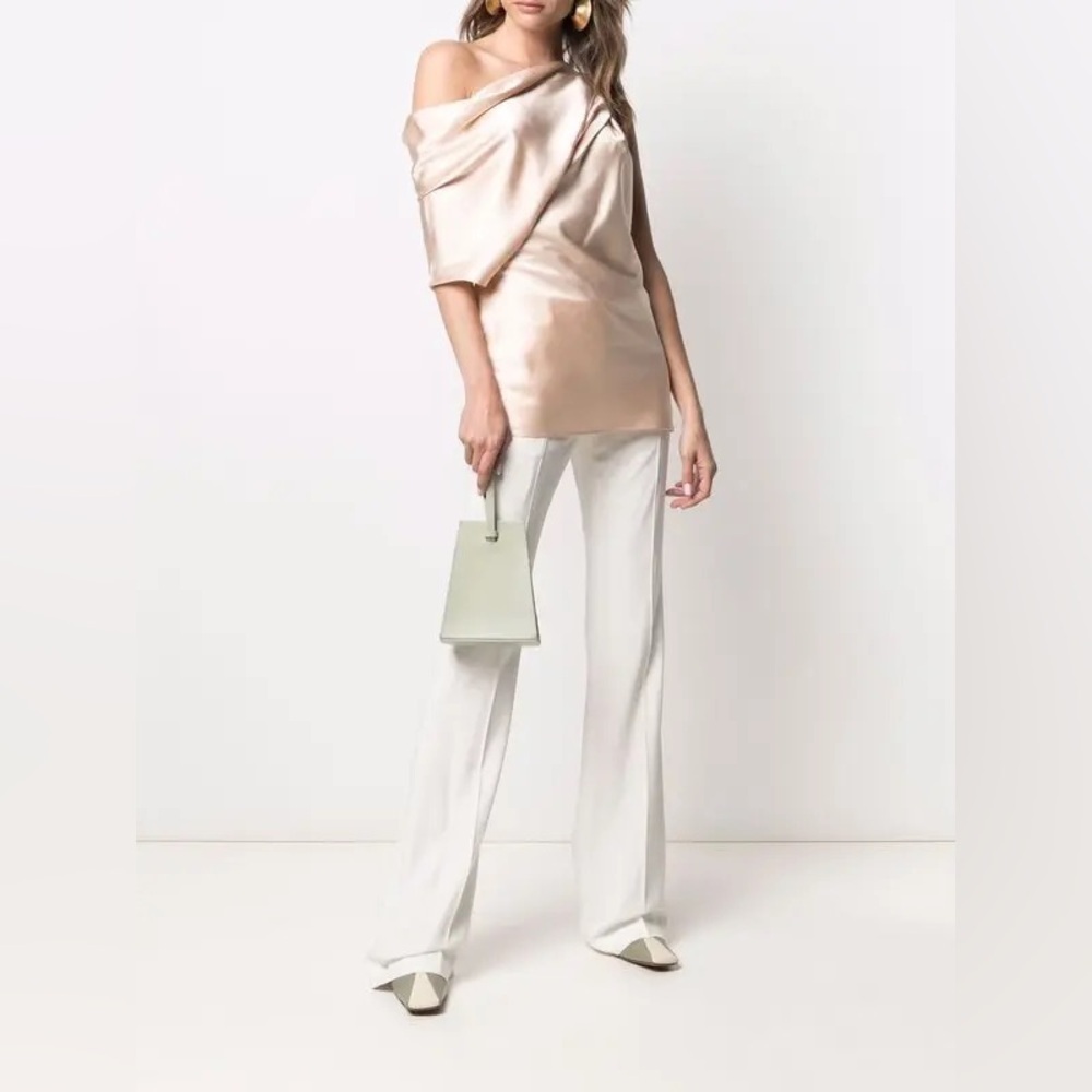 ACLER
Bonham One-Shoulder Top Elegant Satin Off-Shoulder Top - Picture 4 of 11